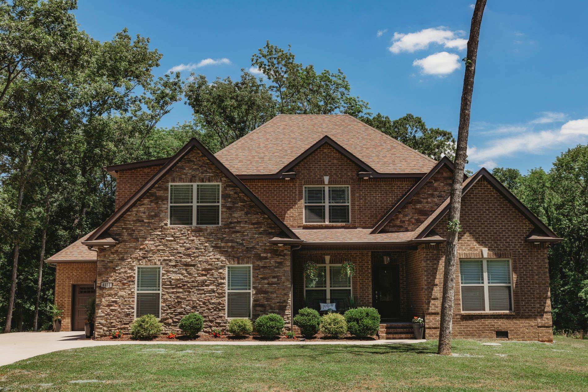 Single Family Homes por un Venta en 4131 Smotherman Lane Hermitage, Tennessee 37076 Estados Unidos