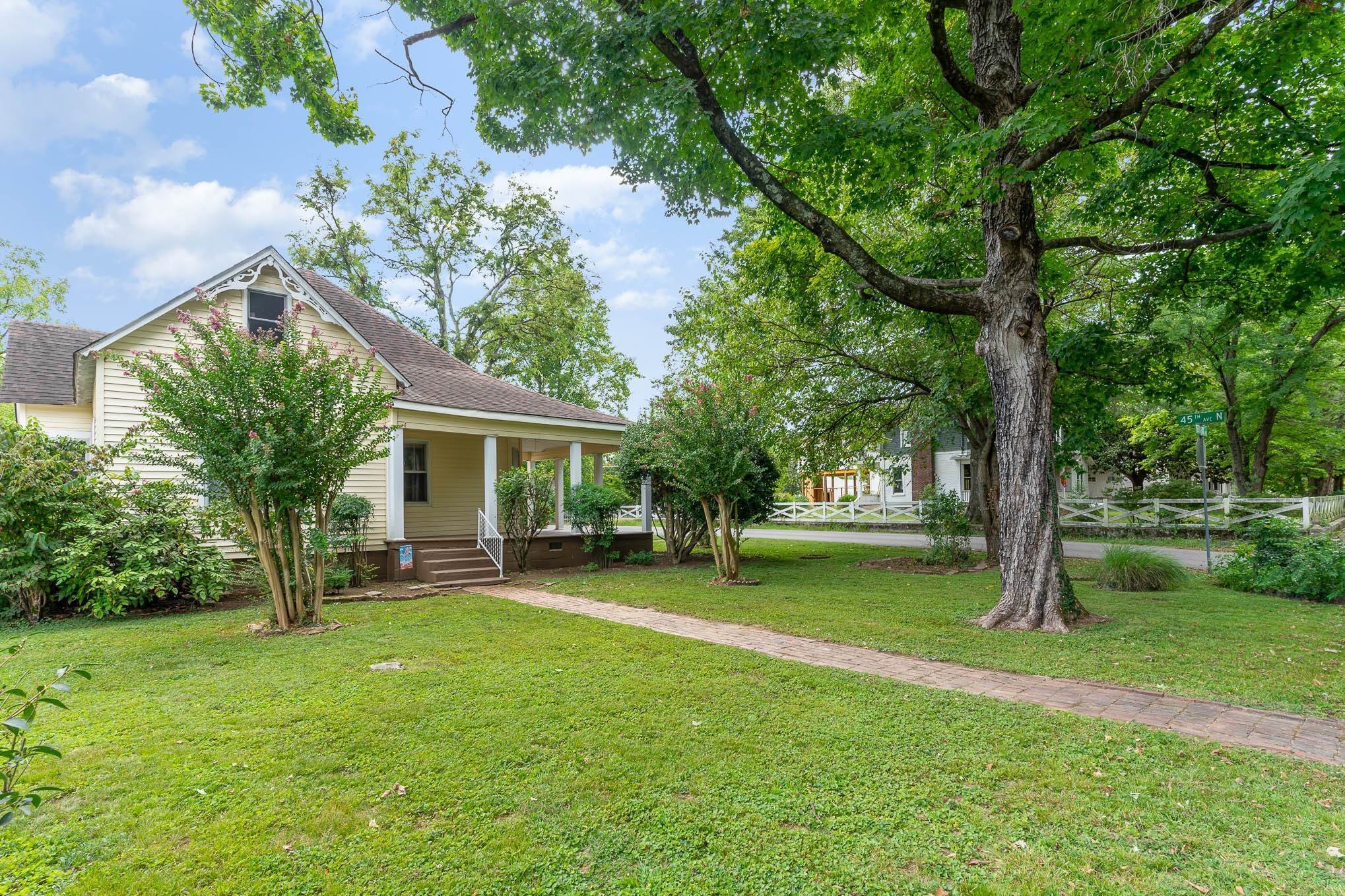 4. Single Family Homes for Sale at 4411 Nebraska Avenue Nashville, Tennessee 37209 United States
