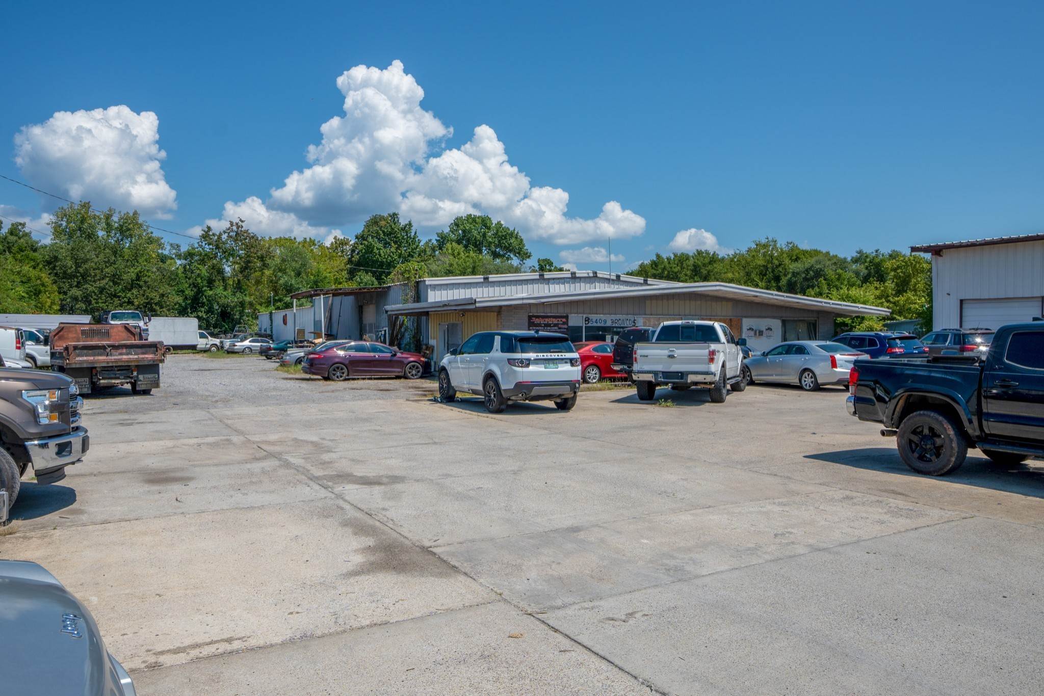 20. Commercial for Sale at 5409 Murfreesboro Road La Vergne, Tennessee 37086 United States