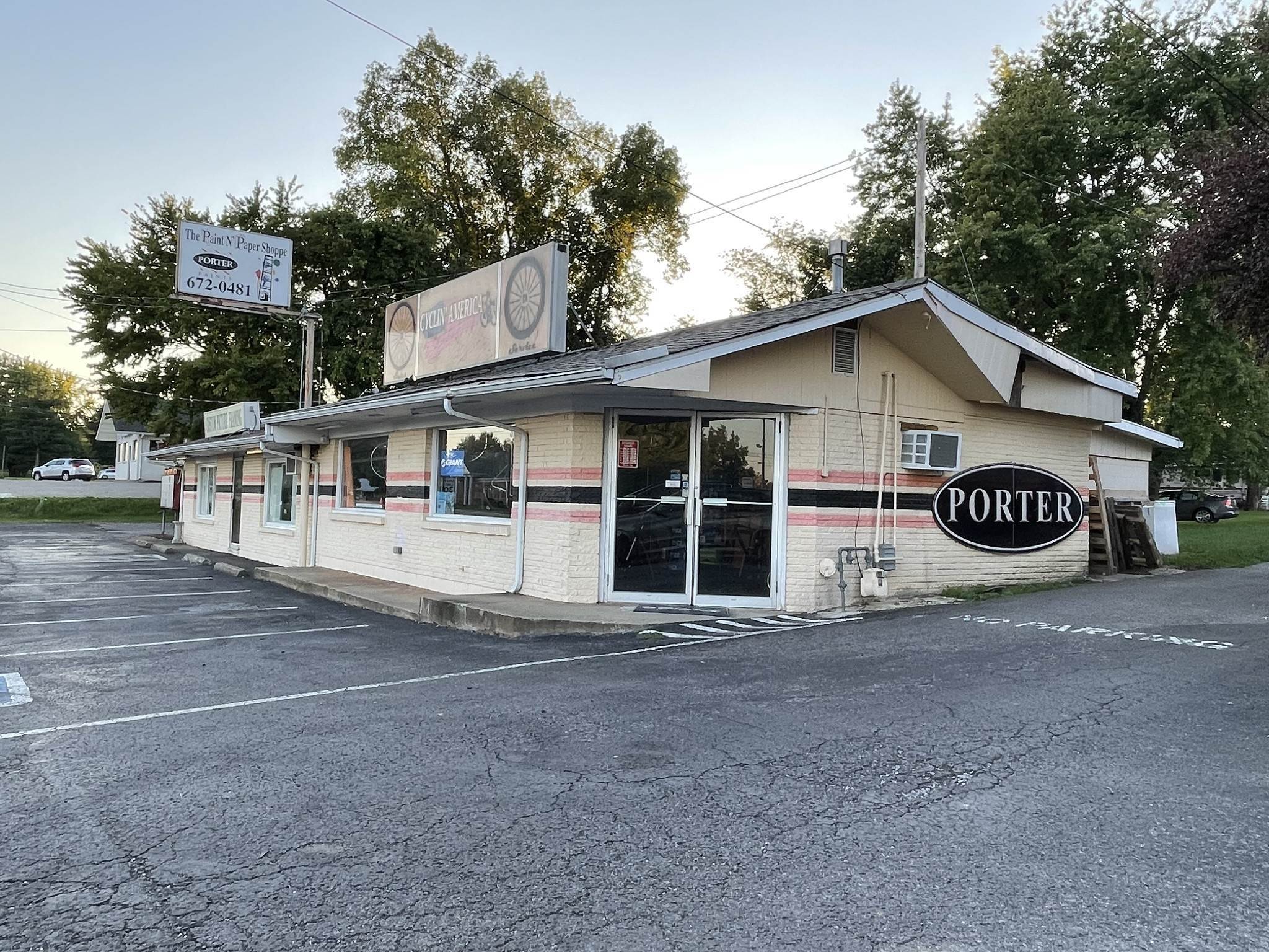 3. Commercial for Sale at 3011 Hwy 31w White House, Tennessee 37188 United States