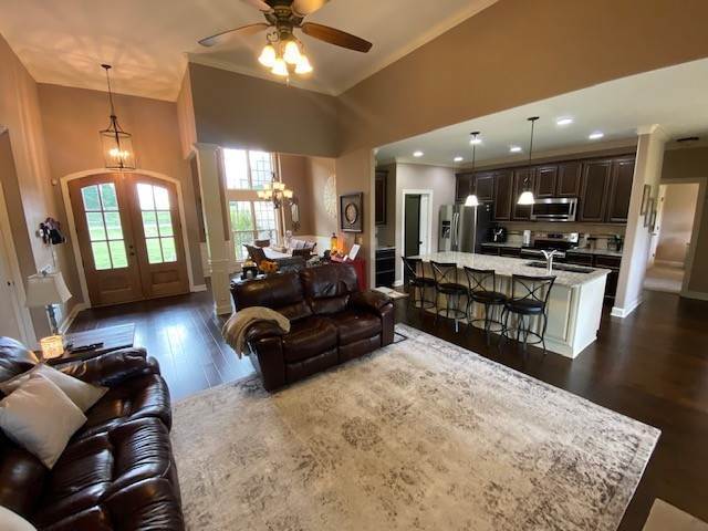 15. Single Family Homes for Sale at 3631 Calista Road White House, Tennessee 37188 United States