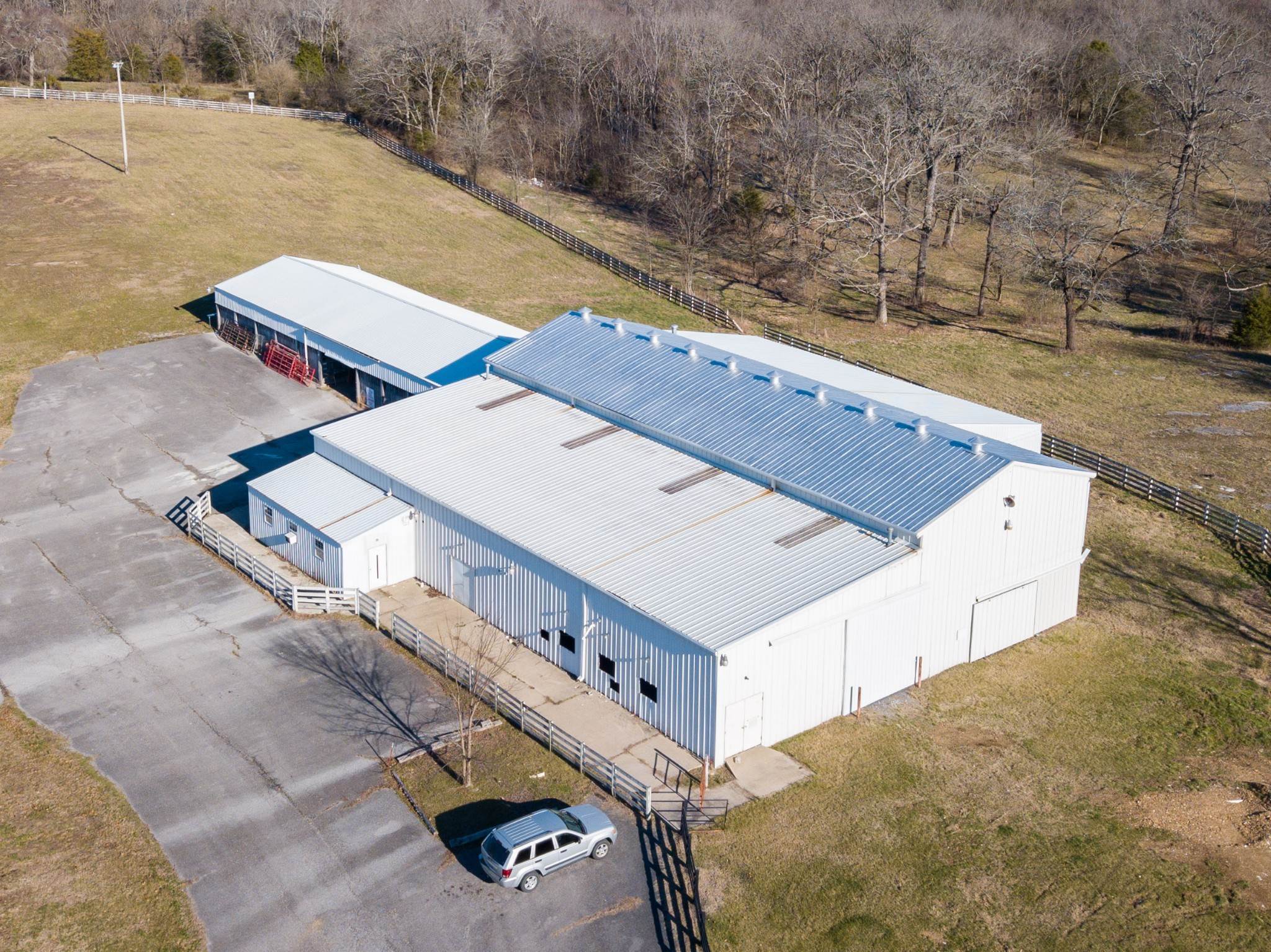 Commercial for Sale at 5820 Highway 231 South Castalian Springs, Tennessee 37031 United States