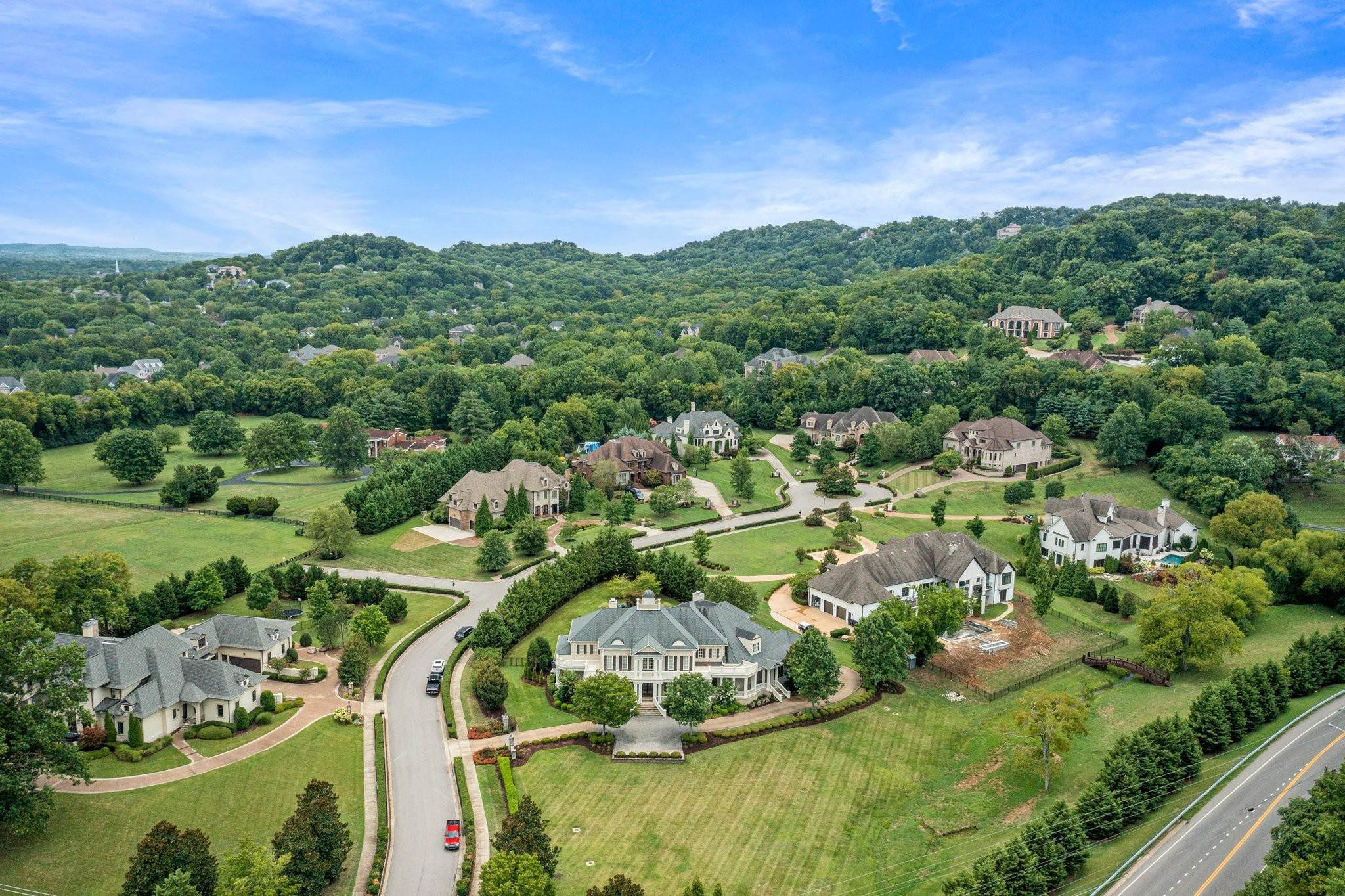 6. Single Family Homes for Sale at 700 Brass Lantern Place Brentwood, Tennessee 37027 United States