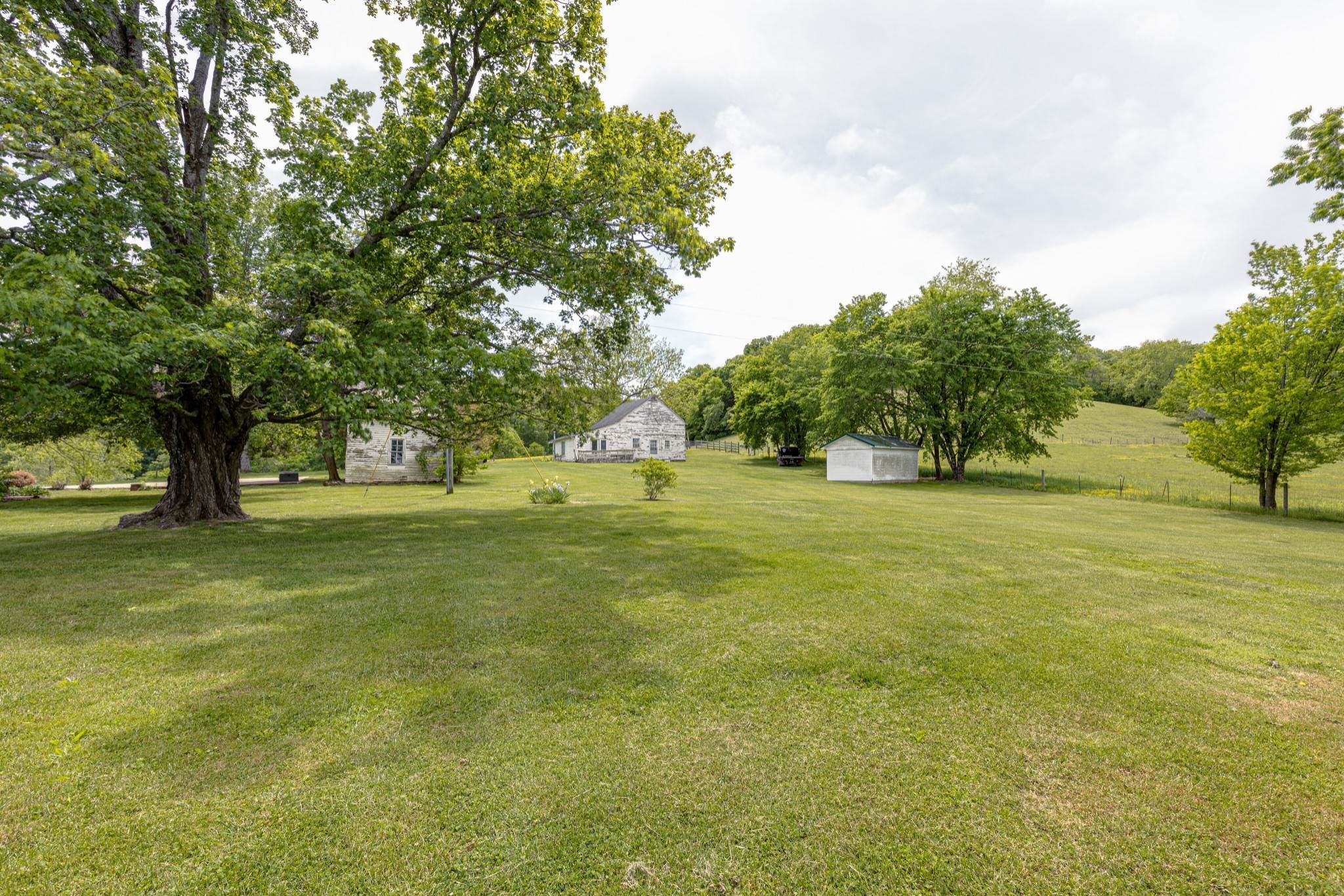 31. Single Family Homes for Sale at 1951 Evergreen Road Thompsons Station, Tennessee 37179 United States