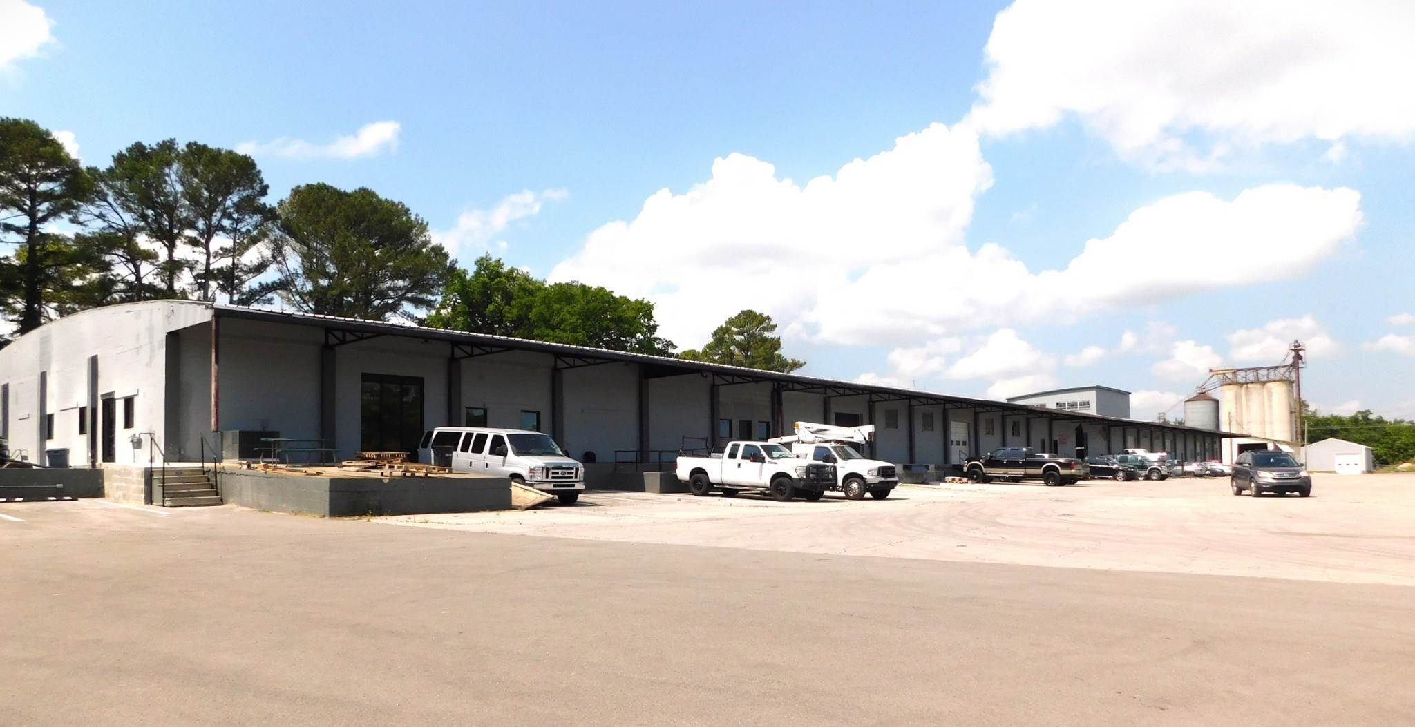 Commercial for Sale at 423 Westover Drive Columbia, Tennessee 38401 United States