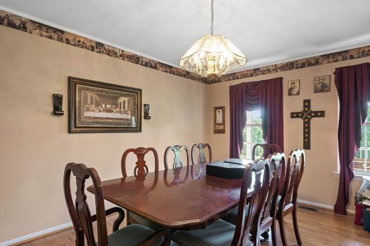 12. Single Family Homes for Sale at 1915 Greenwood Road Charlotte, Tennessee 37036 United States