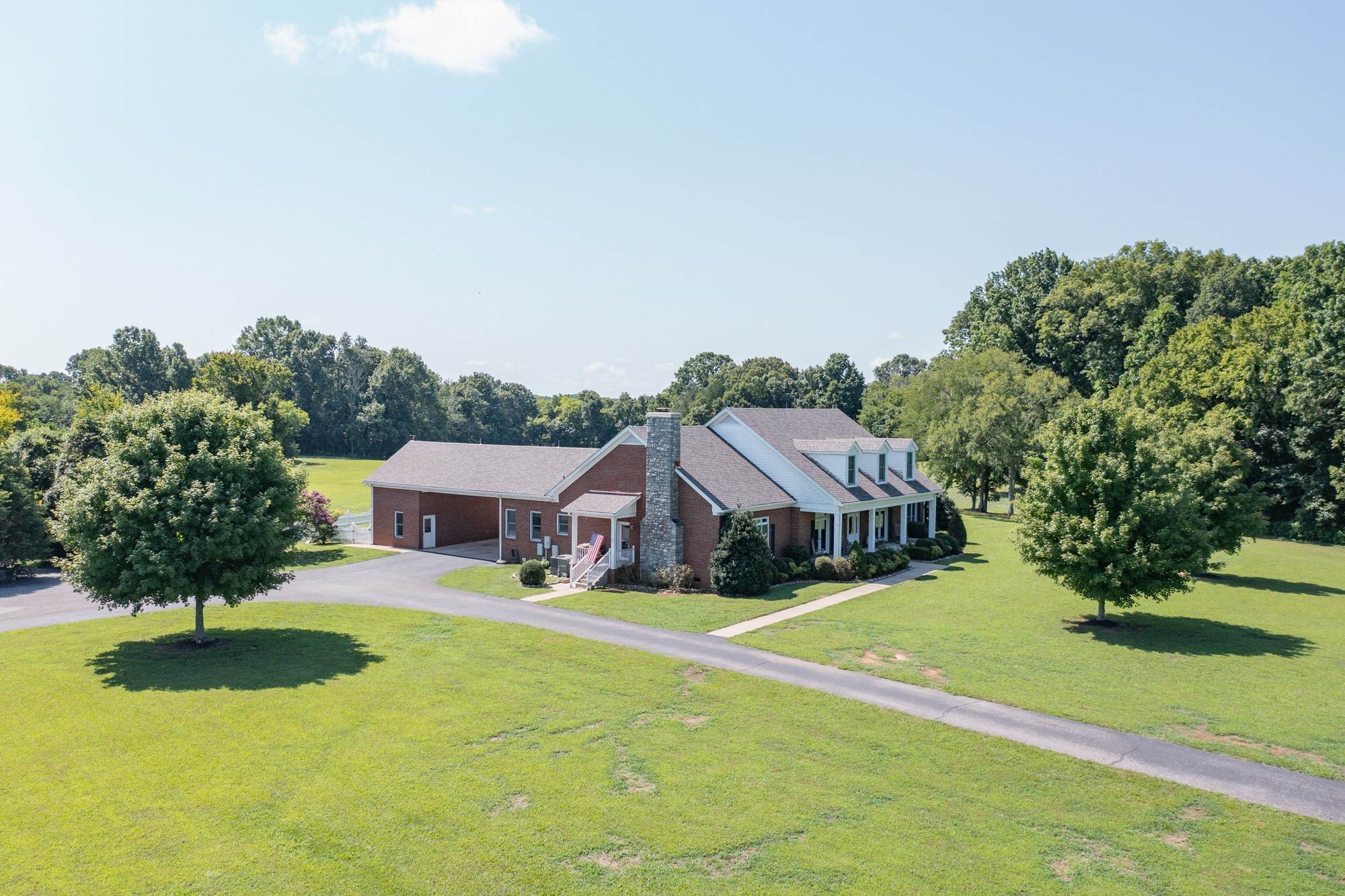 Single Family Homes for Sale at 2283 Green Schoolhouse Road Columbia, Tennessee 38401 United States