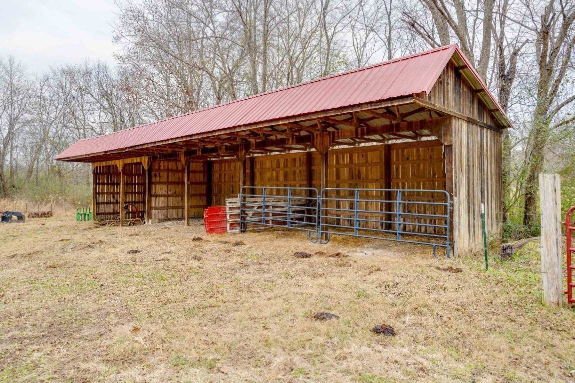 39. Farm for Sale at 1415 Harris Hollow Road Charlotte, Tennessee 37036 United States