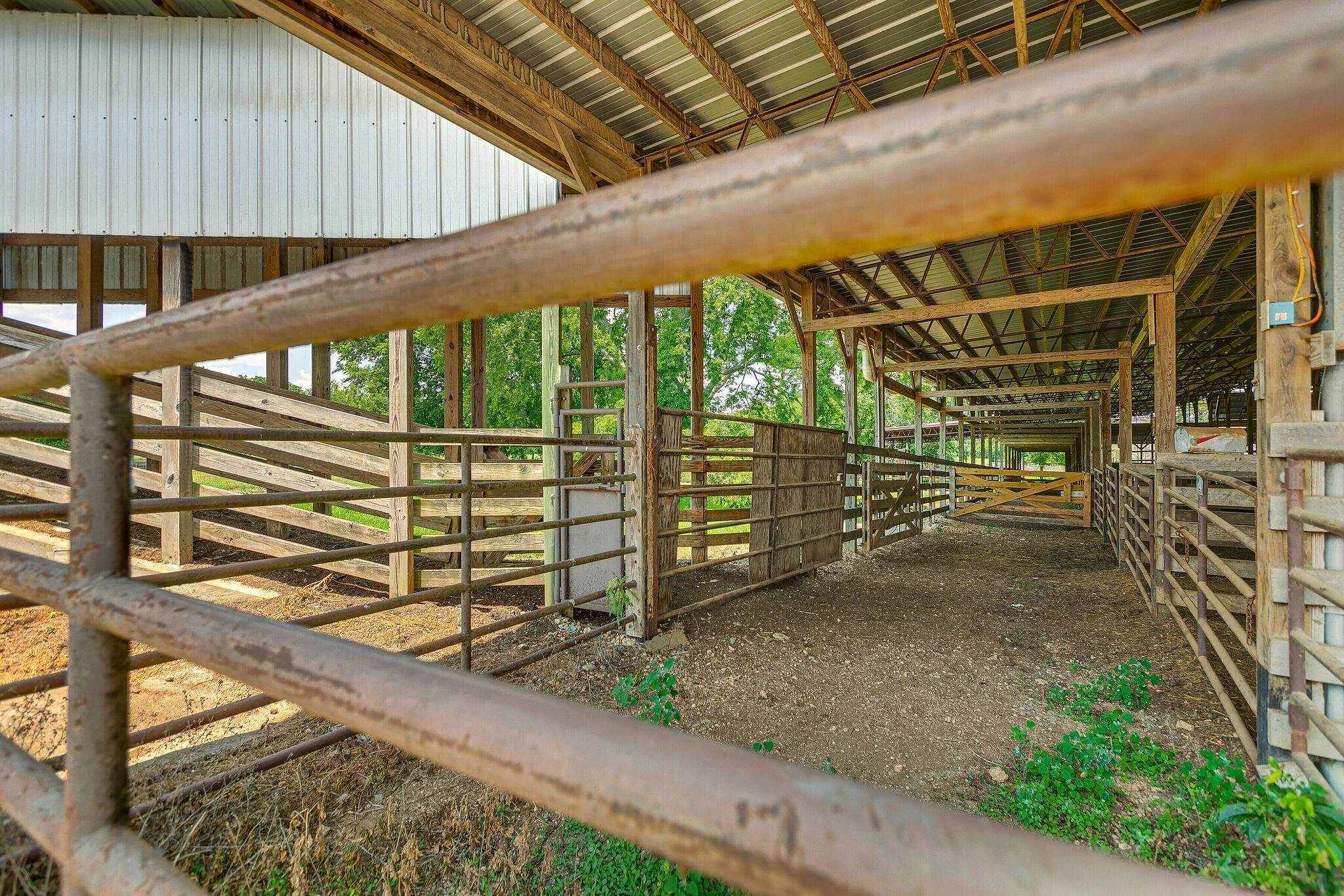8. Farm for Sale at 3008 Luke Moser Road Columbia, Tennessee 38401 United States