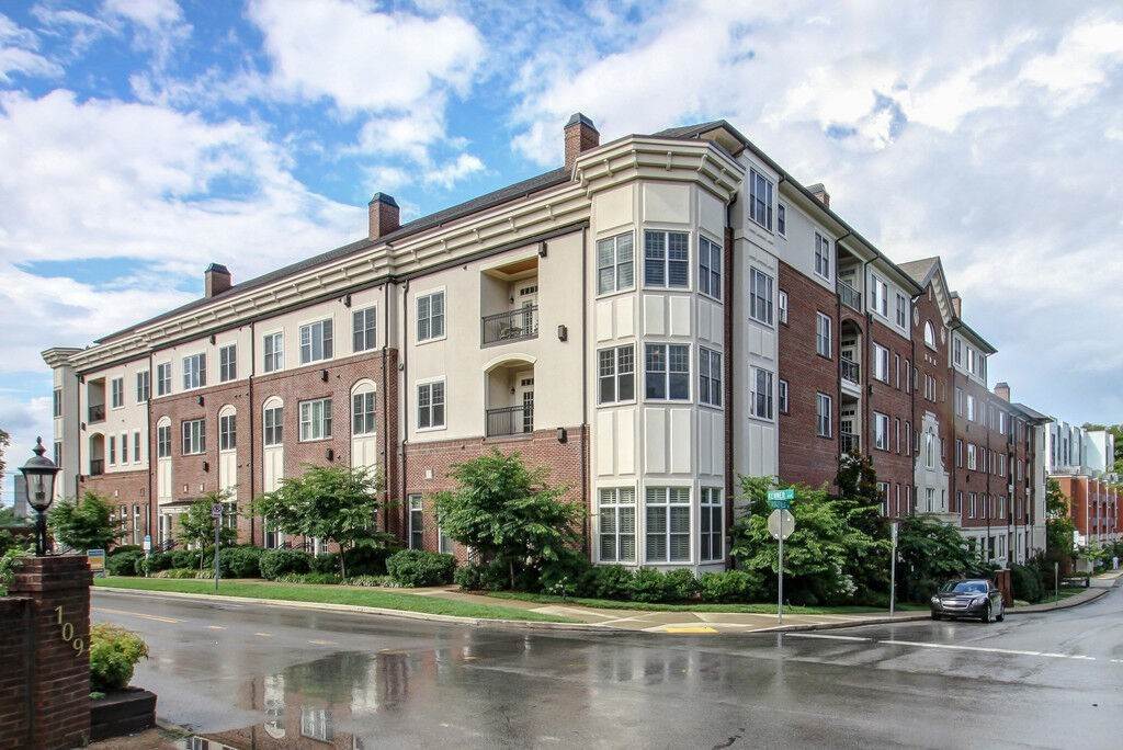 Condominiums for Sale at 4120 Ridgefield Dr #217, Nashville, TN, 37205 4120 Ridgefield Dr #217 Nashville, Tennessee 37205 United States