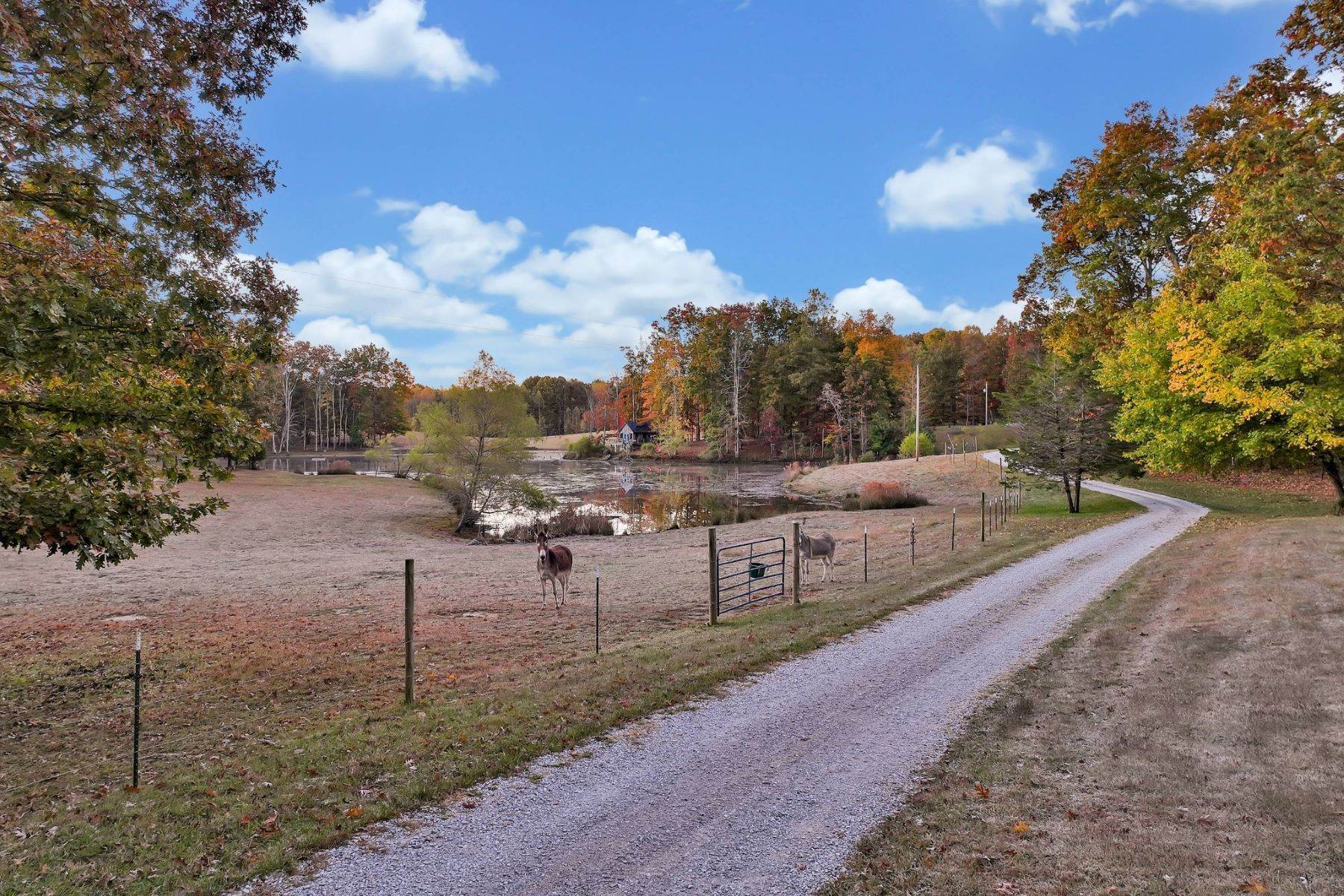 49. Single Family Homes for Sale at 452 Tate Rd, Sewanee, TN, 37375 452 Tate Rd Sewanee, Tennessee 37375 United States