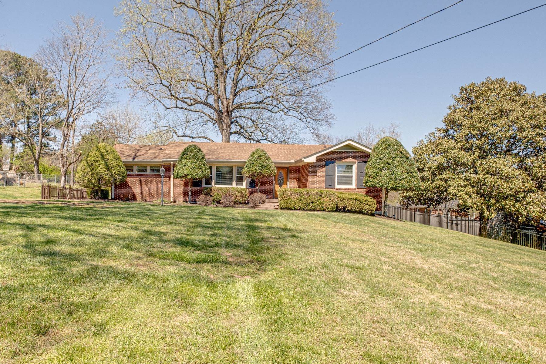 Single Family Homes for Sale at 304 Randall Dr, Nashville, TN, 37211 304 Randall Dr Nashville, Tennessee 37211 United States
