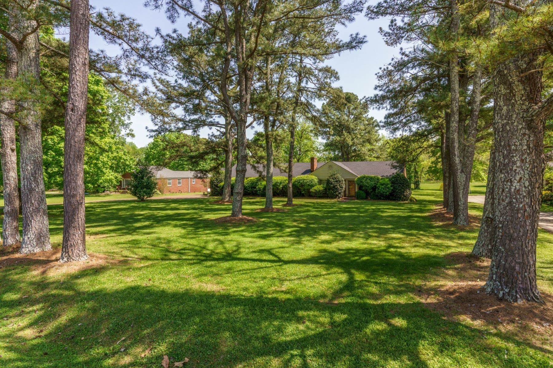 Single Family Homes for Sale at 6305 Robin Hill Road, Nashville, TN 37205 6305 Robin Hill Road Nashville, Tennessee 37205 United States