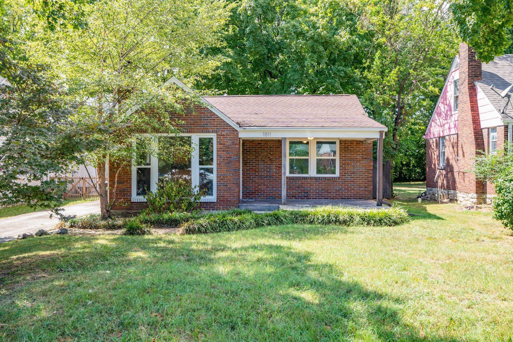 Single Family Homes for Sale at 1811 Stewart Pl, Nashville, TN, 37203 1811 Stewart Pl Nashville, Tennessee 37203 United States