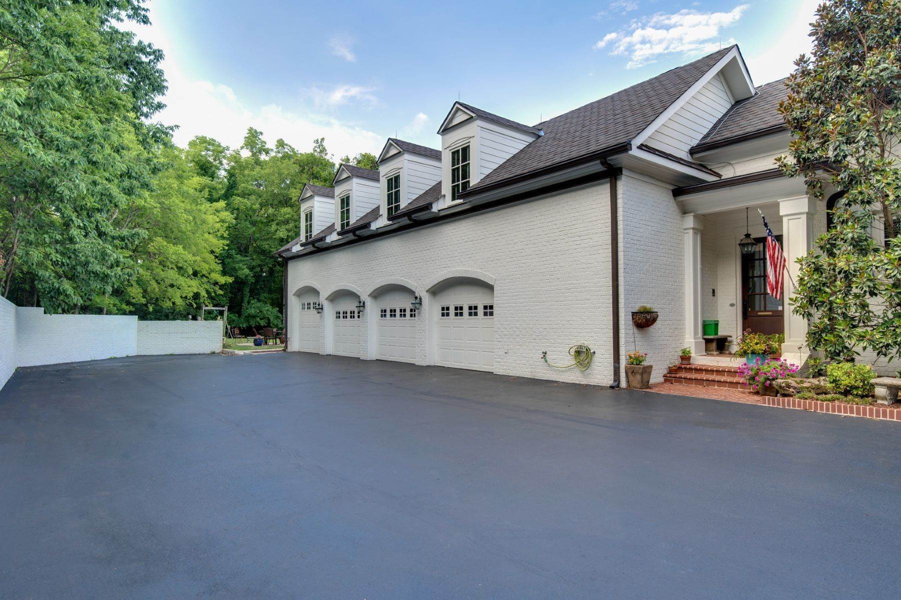 36. Single Family Homes for Sale at 1108 Overton Lea Rd, Nashville, TN, 37220 1108 Overton Lea Rd Nashville, Tennessee 37220 United States