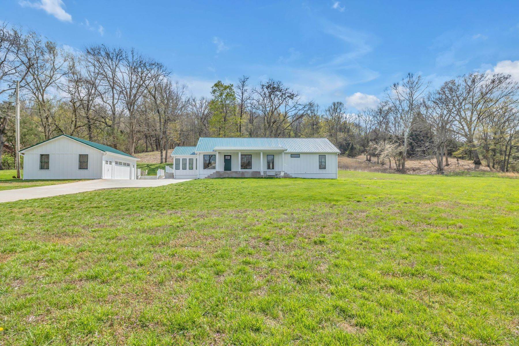 Single Family Homes for Sale at 2928 Eastover Rd, Watertown, TN, 37184 2928 Eastover Rd Watertown, Tennessee 37184 United States